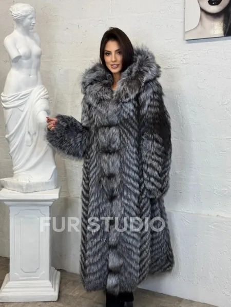 Длинная шуба с капюшоном из натуральной лисы Silver Fox Fur в росшив - фото 9