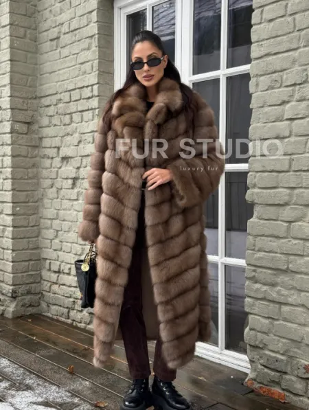 Длинная шуба из меха куницы - фото 11