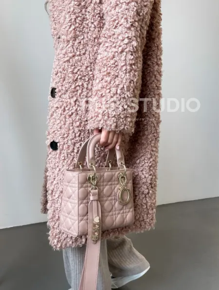 Шуба из экомеха в цвете пудра - фото 3