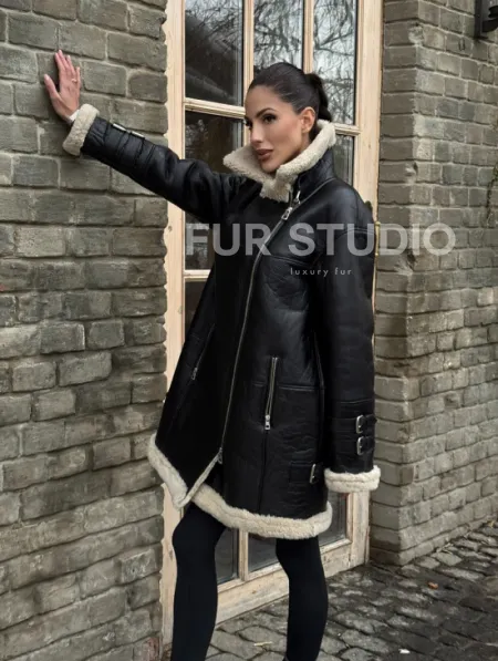 Удлиненная дубленка на белой овчине - фото 10