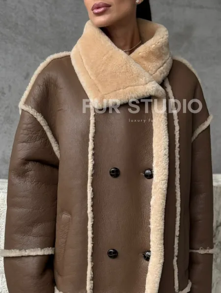 Коричневая женская дубленка - фото 1