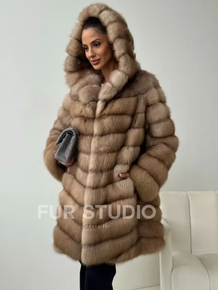 Шуба из куницы с капюшоном в цвете тор-тор - фото 0