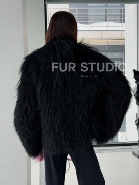 Полушубок черный из ламы - фото 9