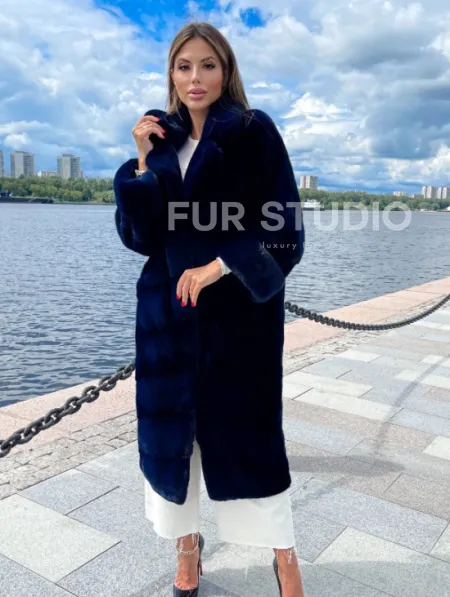 Шуба из плюшевой норки в цвете индиго - фото 0