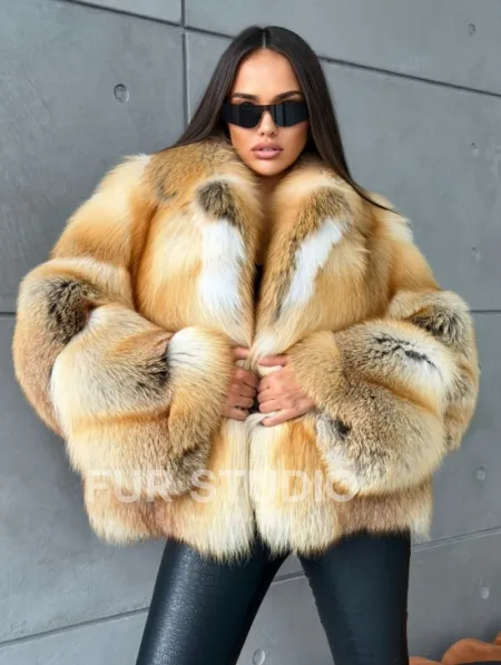 Короткая шуба из золотой альпийской лисы - фото 0