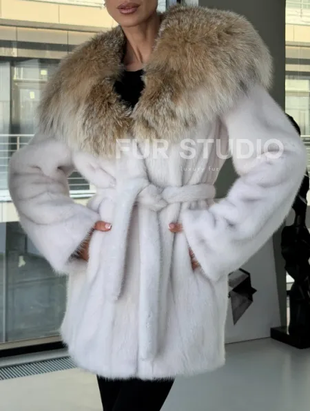 Белая шуба с капюшоном из рыси - фото 2