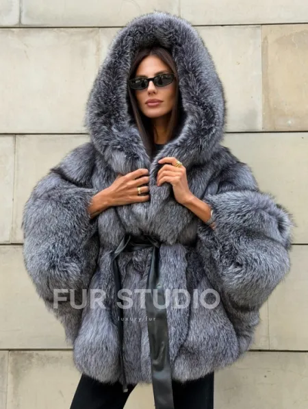 Шуба пончо с капюшоном из меха чернобурки - фото 15
