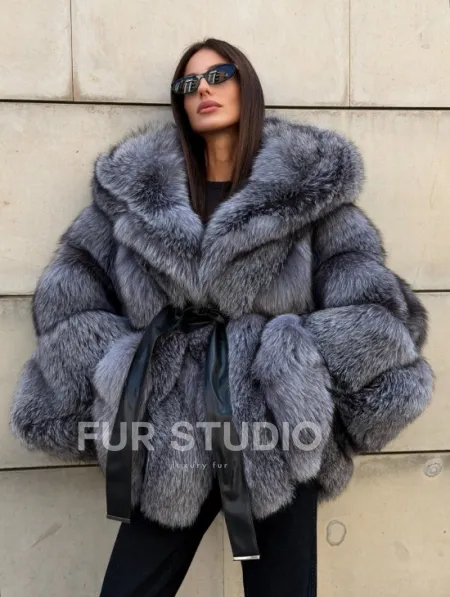 Шуба пончо с капюшоном из меха чернобурки - фото 18
