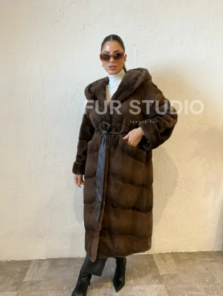 Шуба из меха норки с капюшоном - цвет соболь - фото 1