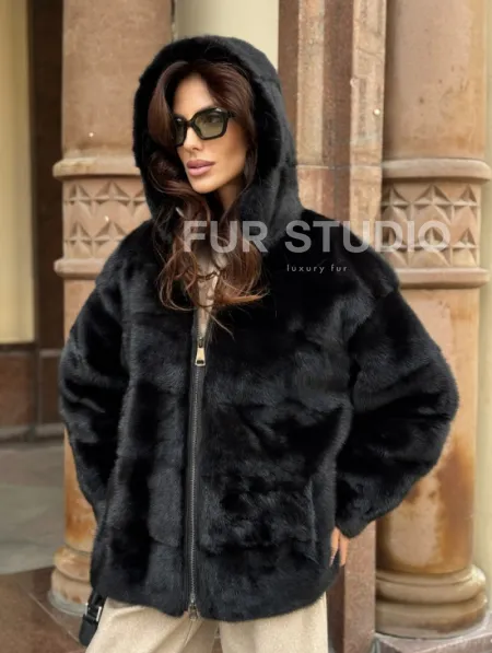 Черная норковая шуба с капюшоном - фото 8