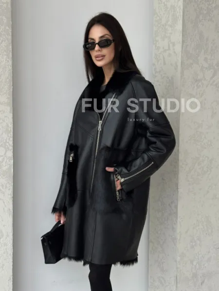 Черная дубленка на тоскане - фото 5