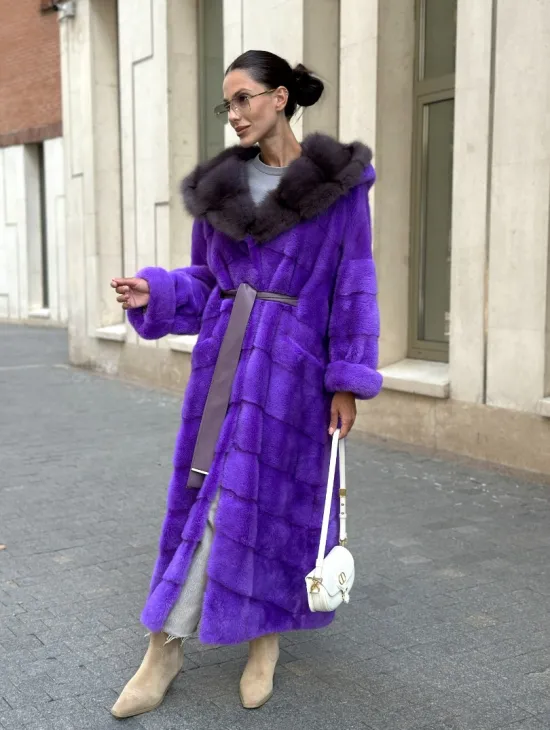 Шуба из аукционной норки с капюшоном из меха куницы - фиолетовый - фото 12