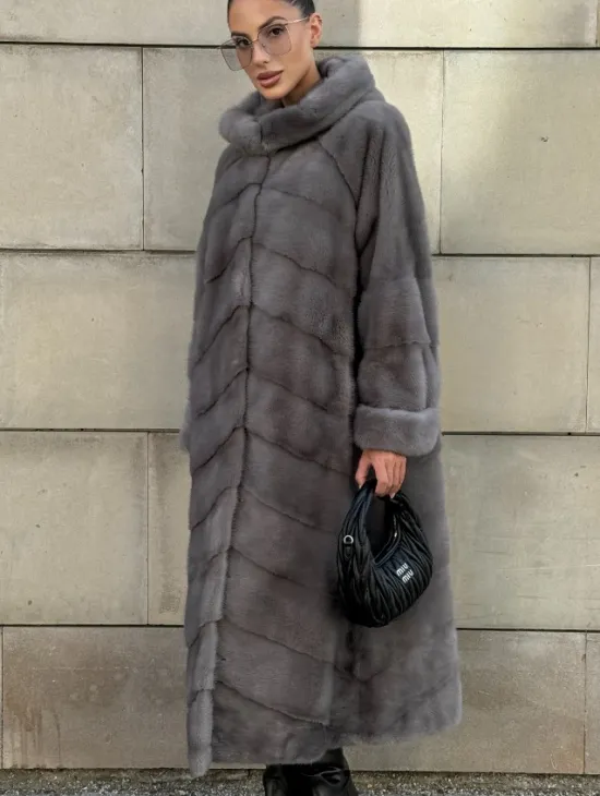 Шуба в диагональной выкладке меха норки, графит грей с капюшоном - фото 9