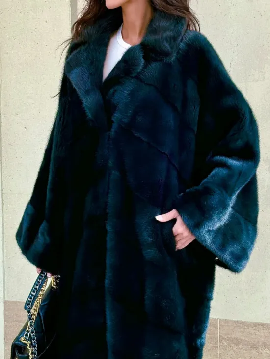 Женская шуба из меха норки в стиле «Oversize» (больших размеров) - фото 1