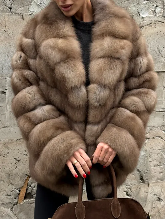 Полушубок из меха куницы пастель английский воротник - фото 2