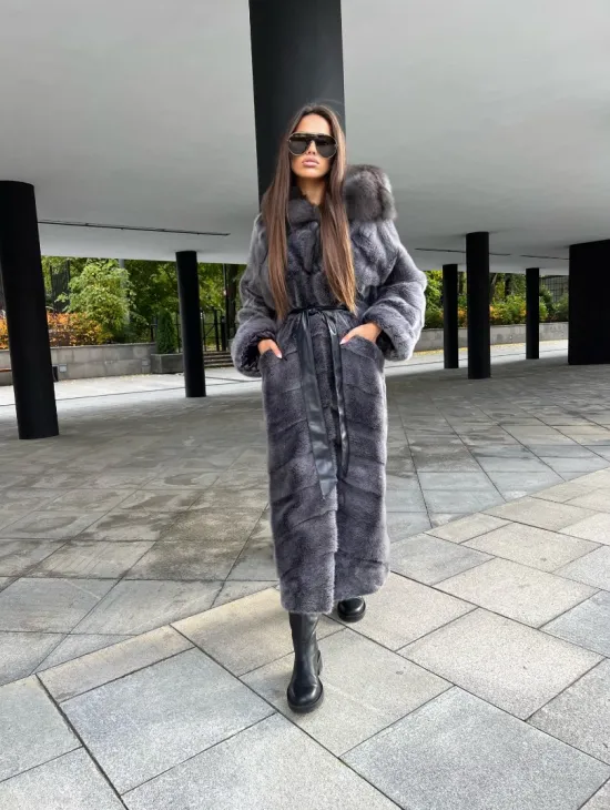 Шуба из аукционной норки с капюшоном куница цвет графит-хамелеон - фото 6