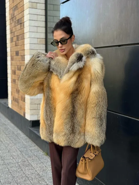 Золотистая шуба из натурального меха лисы цельные пластины - фото 12