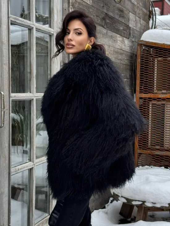 Черная шуба из натурального меха ламы - английский воротник PREMIUM COLLECTION - фото 1