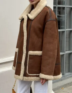 Современная коричневая дубленка из меха кёрли «Casual style» - фото 6