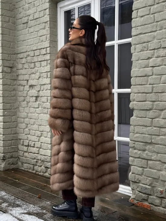 Длинная шуба из меха куницы - фото 7