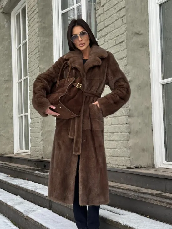 Классическая женская норковая шуба в цвете соболь с поясом и накладными карманами - фото 9
