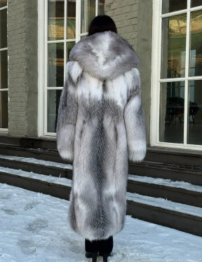 Длинная шуба из меха Arctic Fox с капюшоном, росшив - серая - фото 7