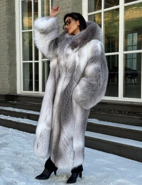 Длинная шуба из меха Arctic Fox с капюшоном, росшив - серая - фото 9