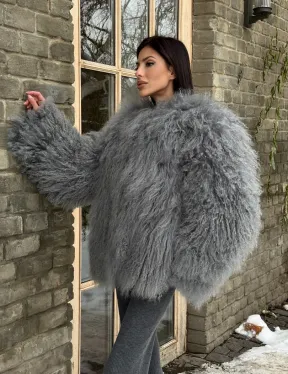 Шуба из меха ламы серого цвета - фото 11