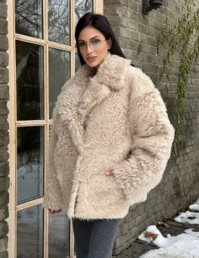 Светлая короткая шуба из испанской овчины - фото 10