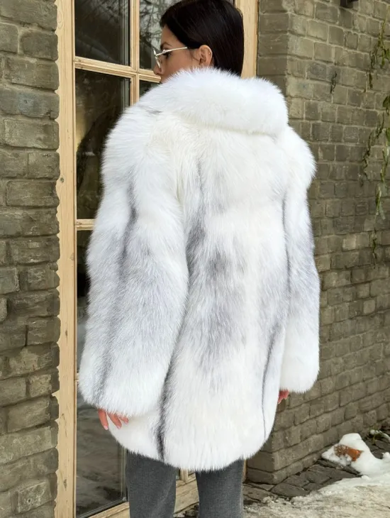 Шуба из меха белой крестовой лисы с воротником шаль, цельные пластины - фото 5