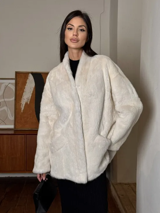 Светлый норковый полушубок жакет с V-образным воротником - фото 9