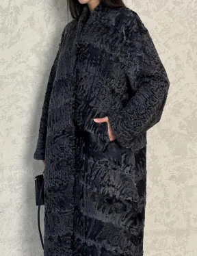 Длинная шуба из каракуля в цвете графит - фото 1