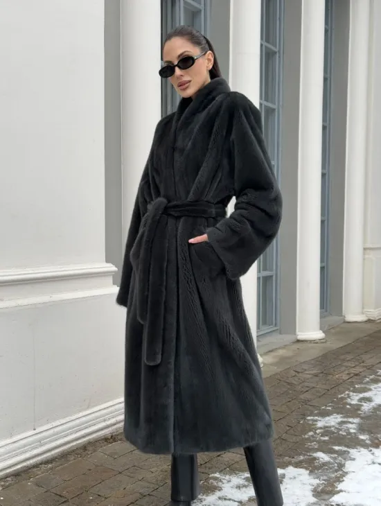 Модная норковая шуба в цвете графит с V-образным воротником - фото 9