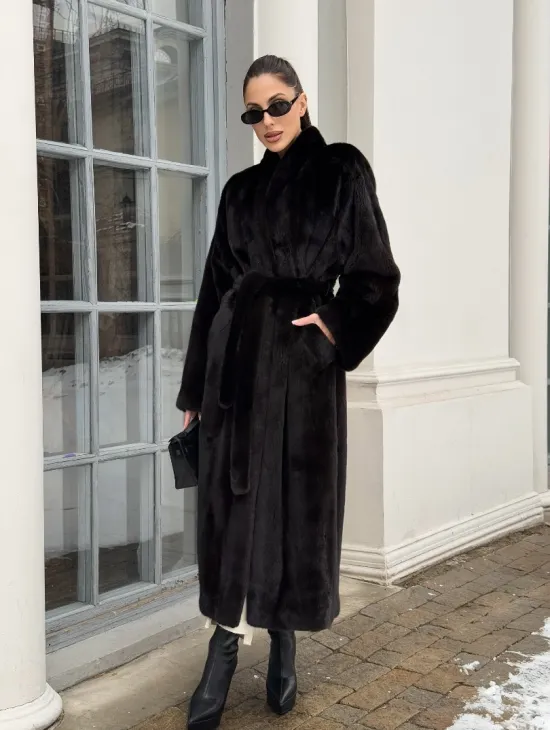 Натуральная коричневая норковая шуба в аукционном мехе SAGA FURS - фото 11