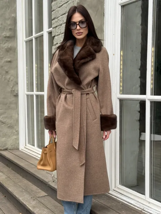 Демисезонное пальто - халат с отделкой из меха норки - фото 0