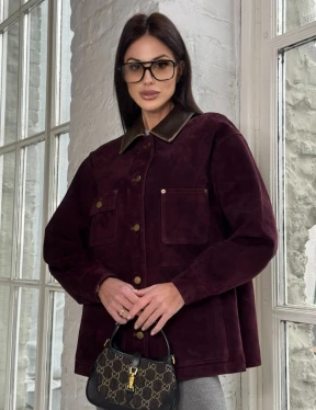 Куртка в «рабочем стиле» из замши Burgundy с отложным воротником, весна-лето 2025 - фото 0