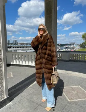 Удлиненная норковая шуба в цвете соболь - фото 3