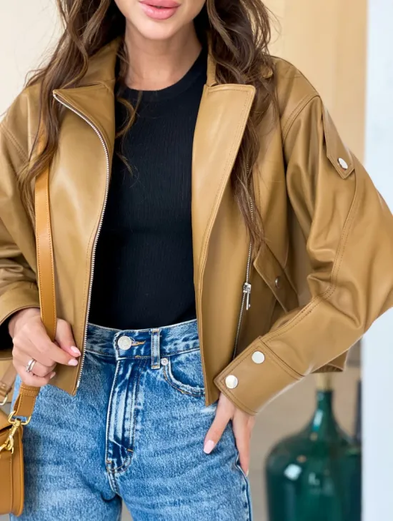 Модная короткая женская курточка в цветет кэмел - фото 6