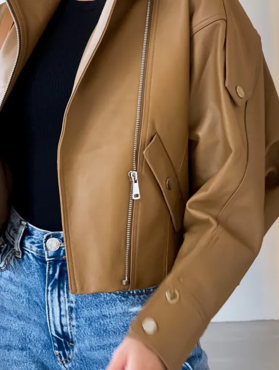 Модная короткая женская курточка в цветет кэмел - фото 3