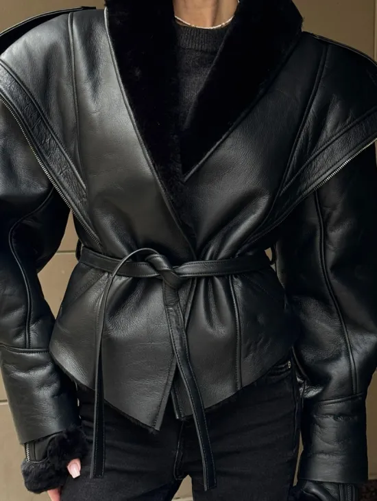 Черная куртка - дубленка на запах с поясом из меха мериноса - фото 1