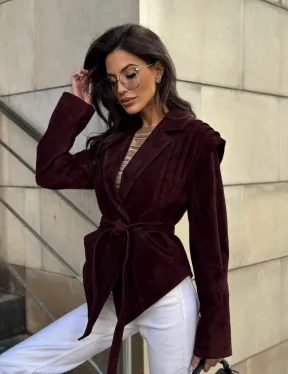 Модная приталенная куртка с плечами в стиле 90-х - фото 11