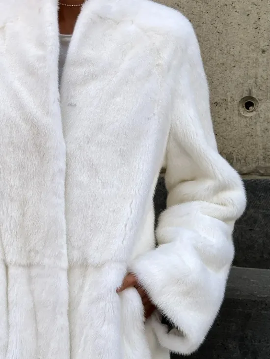 Классический стиль, белая норковая шуба - мех SAGA - фото 1