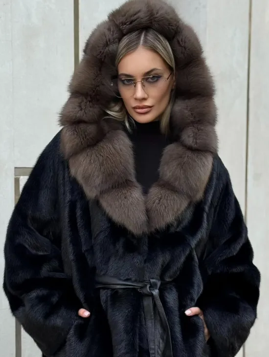 Черная норковая шуба летучая мышь с капюшоном из куницы - фото 4