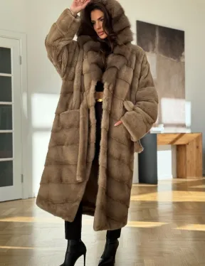 Бежевая норковая шуба с капюшоном куница - фото 1