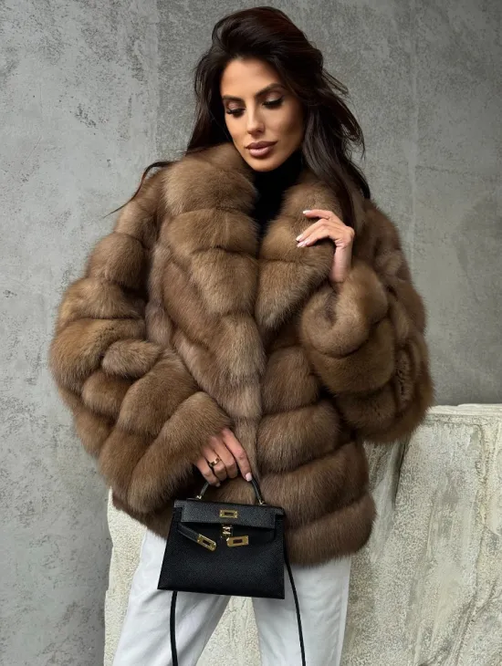 Полушубок из куницы в натуральном бежевом цвете - фото 4