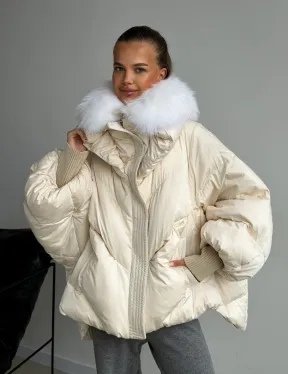 Бежевый зимний пуховик - фото 8