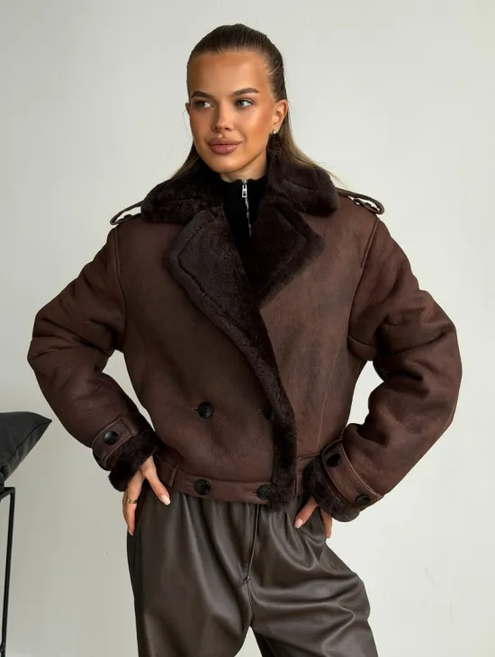 Двубортная короткая дубленка - фото 6