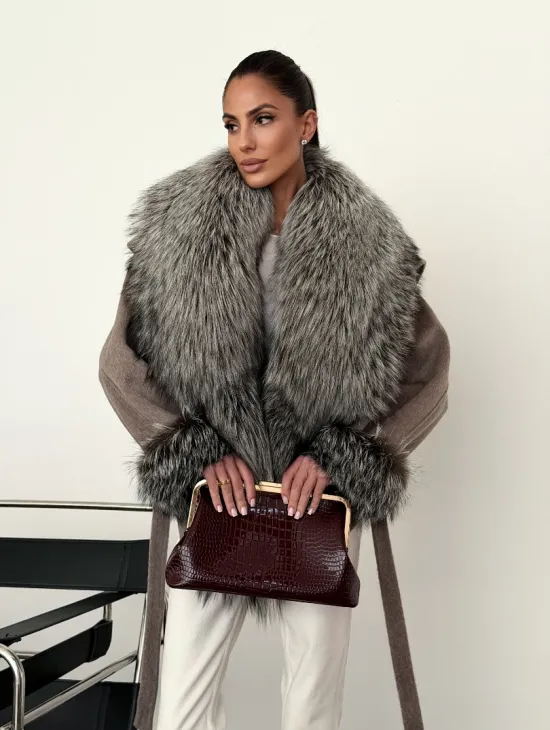 Полупальто с мехом чернобурки - фото 11