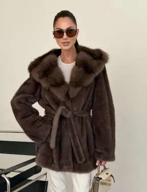 Коричневый норковый полушубок с мехом куницы - фото 9