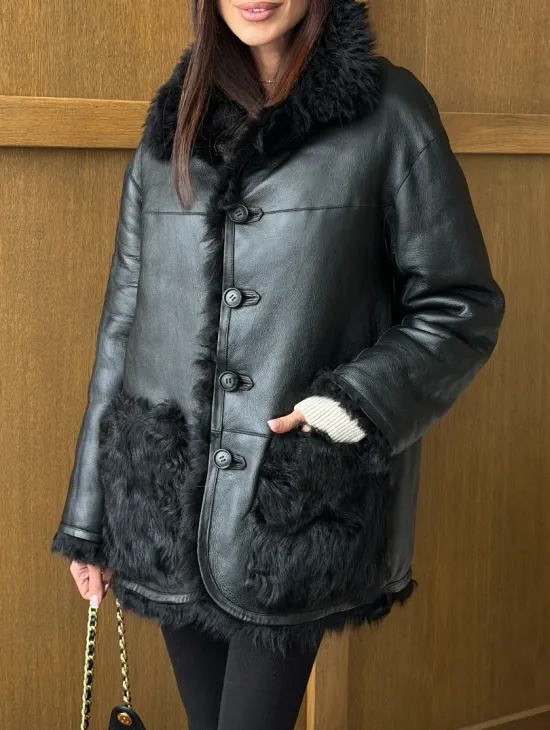 Черная двухсторонняя дубленка из меха тиградо - фото 2